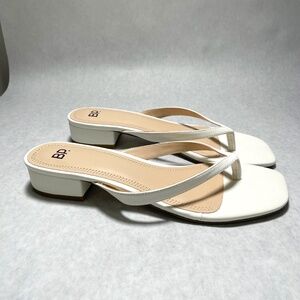 BP white leather flip flop heel sandal US 9.5M